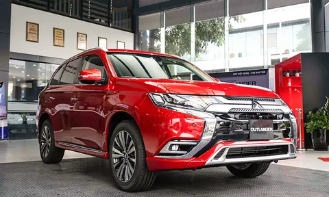 Giá lăn bánh Mitsubishi Outlander tháng 9/2022: Đè bẹp Hyundai Tucson, Honda CR-V bằng siêu ưu đãi