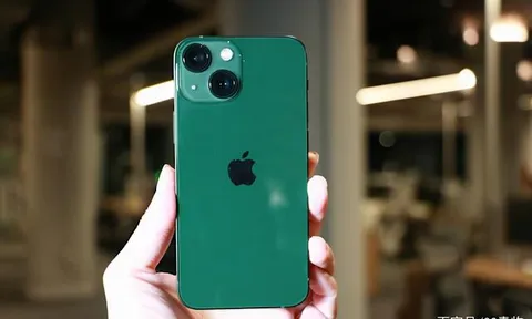 iPhone 13 giá chỉ hơn 16 triệu gây sốt vì quá rẻ, có đáng mua khi iPhone 14 đã ra mắt?
