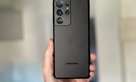 Giá Galaxy S21 Ultra tháng 9/2022: Từ 31 triệu chỉ còn hơn 19 triệu, iPhone 11 hết cửa cạnh tranh