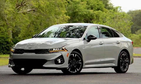 Toyota Camry có nguy cơ thất thủ vì giá xe Kia K5 lăn bánh tháng 9/2022 quá hấp dẫn với khách Việt 