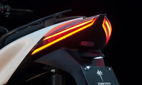 'Ác mộng' của Honda SH 350i ra mắt với giá hấp dẫn, thiết kế và trang bị xứng tầm 'vua tay ga'