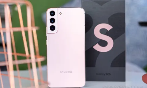 Giá Galaxy S22 Plus tháng 9/2022: Rẻ hơn Galaxy S22 Ultra gần chục triệu, màn lớn áp đảo iPhone 13