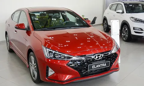 Giá lăn bánh Hyundai Elantra mới nhất tháng 9/2022: Quá rẻ so với chất lượng, đe nẹt Kia K3