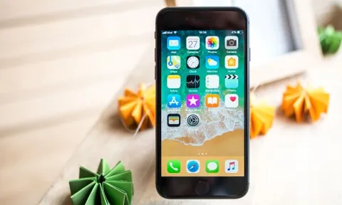 iPhone 8 rẻ hơn iPhone 14 đến 6 lần, vẫn được cập nhật iOS 16 thì có đáng mua?