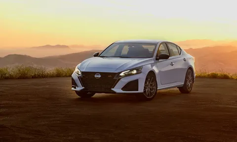Nissan tung 'siêu phẩm' mới đẹp như mơ với giá chưa đến 600 triệu, tham vọng soán ngôi Toyota Camry