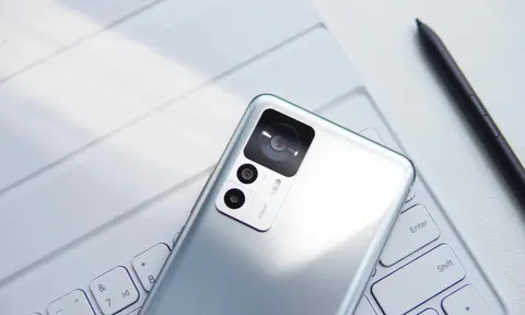 Chiêm ngưỡng màu Lunar Silver của Xiaomi 12T và Xiaomi 12T Pro