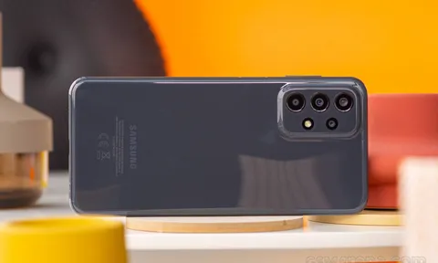 Galaxy A23 giảm sâu sập sàn, rẻ hơn Galaxy S22 Ultra gần 20 triệu đồng liệu có đáng mua lúc này