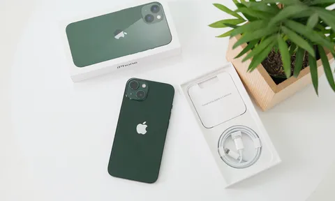 Giá iPhone 13 cuối tháng 9 chỉ từ 19 triệu, vẫn là chiếc iPhone đáng mua nhất khi iPhone 14 ra mắt