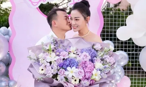 Lan truyền hình ảnh Phương Oanh tham dự tiệc công ty shark Bình, thái độ ‘đàng gái’ gây ngỡ ngàng