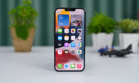Bảng giá iPhone 13 Pro Max cuối tháng 9: Giảm kịch sàn tới 11 triệu, ‘hủy diệt’ Galaxy Z Fold 3