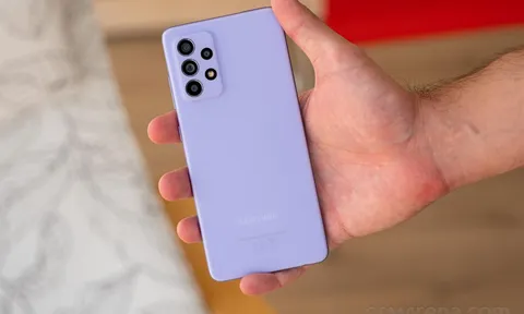 Khách Việt ngỡ ngàng trước vua tầm trung Galaxy A52 rao bán chỉ 4.5 triệu đồng, rẻ ngang Nokia X10