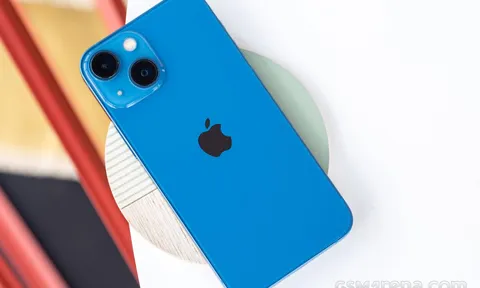 Ngỡ ngàng iPhone 13 Mini chỉ hơn 12 triệu đồng, rẻ hơn cả Galaxy S21 FE