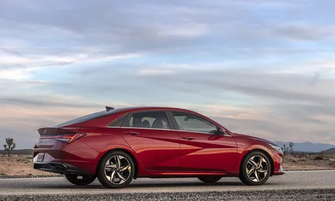 Kia K3 ‘mất ăn mất ngủ’ vì Hyundai Elantra 2023 sắp bán tại Việt Nam lộ thông tin mới ‘cực nóng’