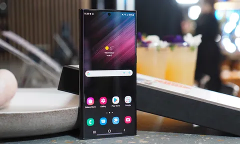 Giá Galaxy S22 Ultra tháng 10 giảm sâu: Màn 6,8 inch, camera 108MP, pin 5000mAh áp đảo iPhone 13 Pro