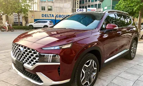 Giá xe Hyundai Santa Fe lăn bánh mới nhất tháng 10/2022 gây áp lực cực lớn cho Toyota Fortuner