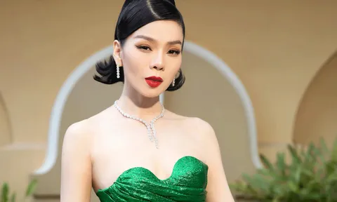 Lệ Quyên diện áo crop top và quần da bó sát khoe trọn vòng eo con kiến cùng vòng 3 gợi cảm tuổi 41