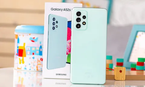 Galaxy A52s 5G top Android tầm trung sale khủng chưa đến 8 triệu gây sốt