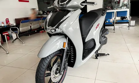 ‘Vua tay ga’ Honda SH 350i tiếp tục giảm giá mạnh xuống mức rẻ chưa từng có