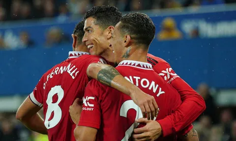 Erik ten Hag tiết lộ đội hình của MU trước Omonia, đặt niềm tin vào Ronaldo