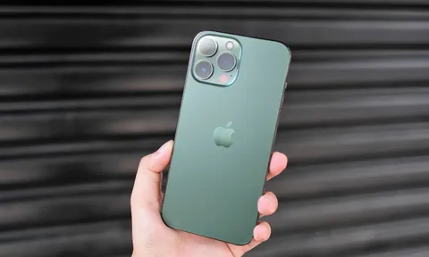 Giá iPhone 13 Pro Max giảm 12,5 triệu trong ngày đầu iPhone 14 mở bán