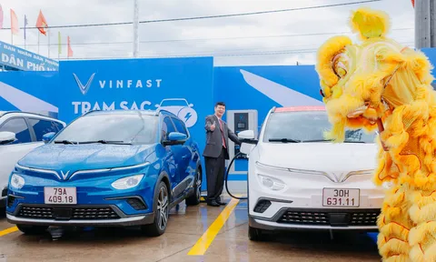 VinFast và Petrolimex khai trương dịch vụ sạc xe điện