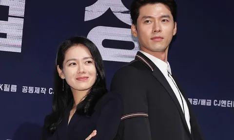Khán giả thích thú khi Hyun Bin diện áo đôi với Son Ye Jin