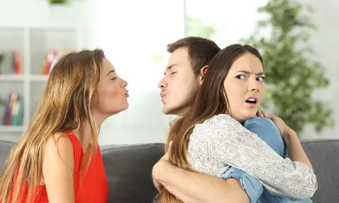 Đàn ông ngoại tình mất gì?