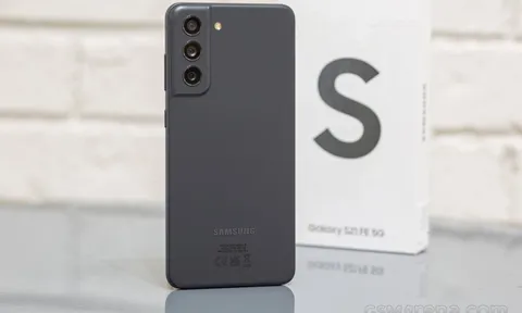 Giá Galaxy S21 FE tháng 10/2022 giảm 5 triệu, áp đảo iPhone 11