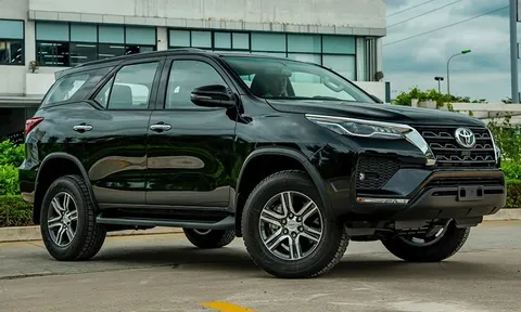 Giá lăn bánh Toyota Fortuner tháng 10/2022: Thu hút hơn cả Hyundai Santa Fe