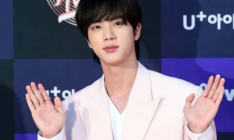 Nam thần tượng Jin (BTS) hé lộ một chuyện không tưởng