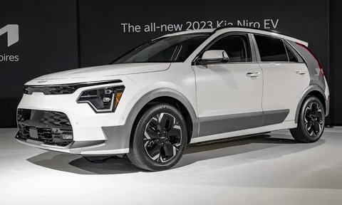 Ô tô điện Kia Niro 2023 mở bán với mức giá 'đắt xắt ra miếng'