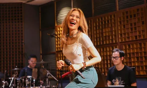 Mỹ Tâm xuất hiện xinh đẹp, trẻ trung trong buổi tập cho liveshow Tri Âm