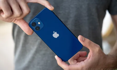 iPhone 12 giảm chạm đáy cuối tháng 10, thiết kế phẳng hiện đại hợp xu hướng