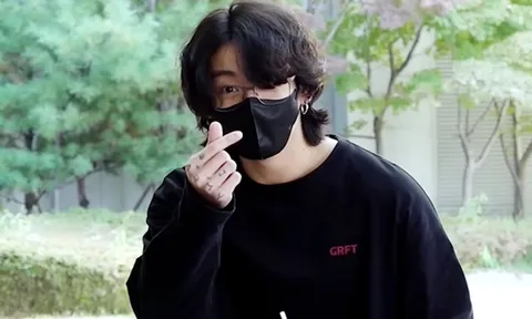 Jungkook (BTS) lên đường đến Qatar để quảng bá cho World Cup 2022