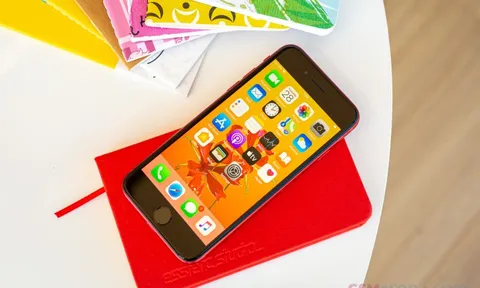 Giá iPhone SE 2 cuối tháng 10, rẻ như điện thoại cấp cơ bản