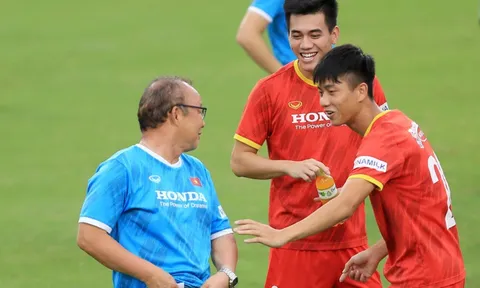 Tin nóng V.League 24/10: Trụ cột ĐT Việt Nam nhận quà từ HLV Park Hang-seo