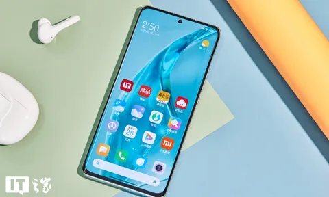  Xiaomi 13 và 13 Pro gia nhập cuộc đua viền màn hình siêu mỏng