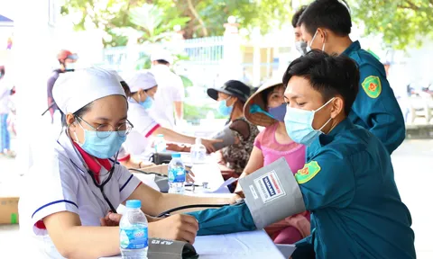 Bệnh viện Phụ sản TP Cần Thơ tổ chức khám chữa bệnh miễn phí và tặng quà tết tại huyện Phong Điền