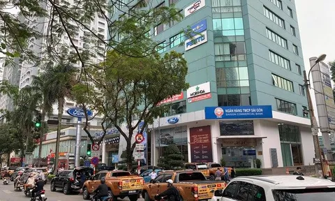 Hàng chục chủ xe Ford diễu hành quanh Hà Nội đòi quyền lợi