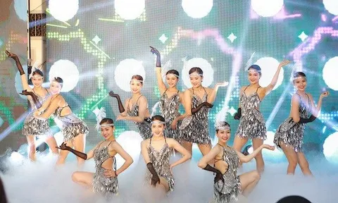 Sau Sầm Sơn, dân tình rần rần chuẩn bị 'quẩy' cùng lễ hội hoa, đêm nhạc cực đỉnh ở Hạ Long