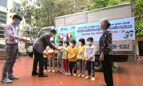 1,7 triệu hộp sữa sẽ được Vinamilk gửi đến trẻ em khó khăn qua quỹ sữa Vươn cao Việt Nam