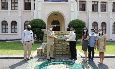 Công ty con của Vinamilk tại Campuchia tặng 48.000 hộp sữa cho trẻ em và người dân nước bạn trong đại dịch