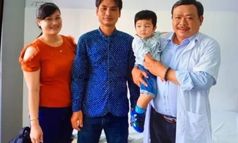 Người đàn ông may mắn thoát hiếm muộn sau 5 năm chạy chữa nhờ tờ báo gói bánh mì