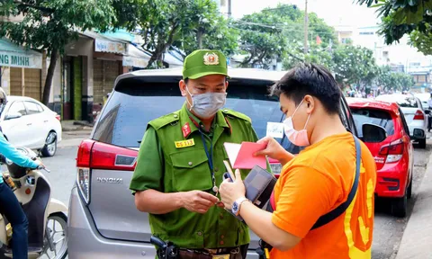 Ban An toàn giao thông TP. Cần Thơ: Giữ an toàn giao thông, giữ luôn an toàn trong mùa dịch