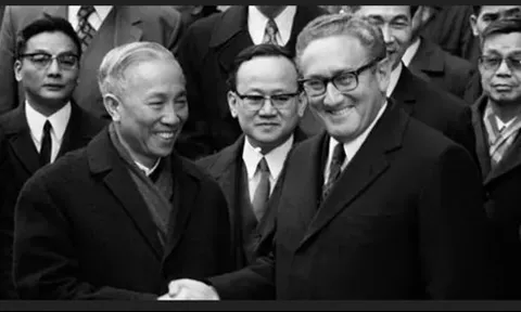 Giải Nobel – gian nan tình yêu người đúng nghĩa (kỳ 1)