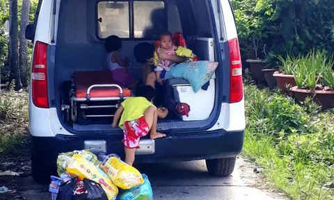 Kiên Giang: Xót xa hình ảnh các em nhỏ leo lên xe cứu thương đi cách ly tập trung