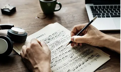 Sống đã rồi hãy viết: suy ngẫm về văn chương và thời cuộc