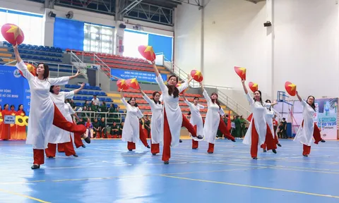 SỨC SỐNG KHÔNG CÓ TUỔI – KHI NHỮNG MÁI TÓC BẠC LAN TỎA NGUỒN NĂNG LƯỢNG SỐNG KHỎE