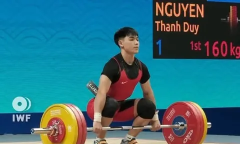 Nguyễn Thành Duy lập dấu mốc cử tạ thế giới ở tuổi 17