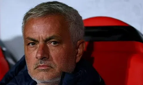 Mourinho hành động tàn nhẫn ngay trước cuộc đấu Man Utd